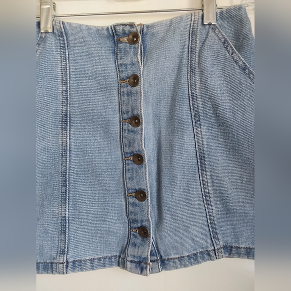 Forever 21 Size S Button Up Mini Demin Skirt - Picture 3 of 11